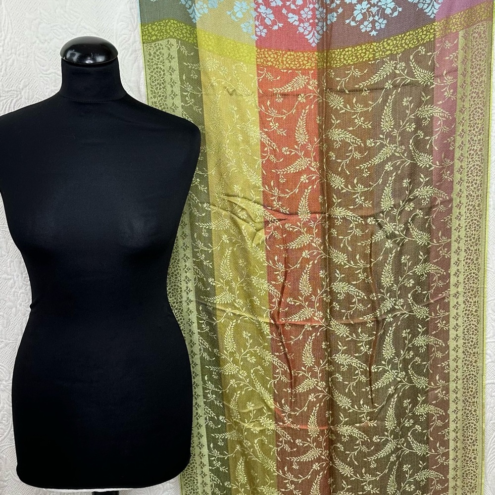 Descours Paris SILKY Micro Acrylic Woven Floral Patchwork Wrap - Picture 5 of 6